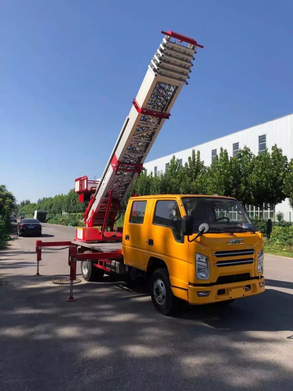 蓬莱附近的云梯车出租服务：轻松解决高空作业需求