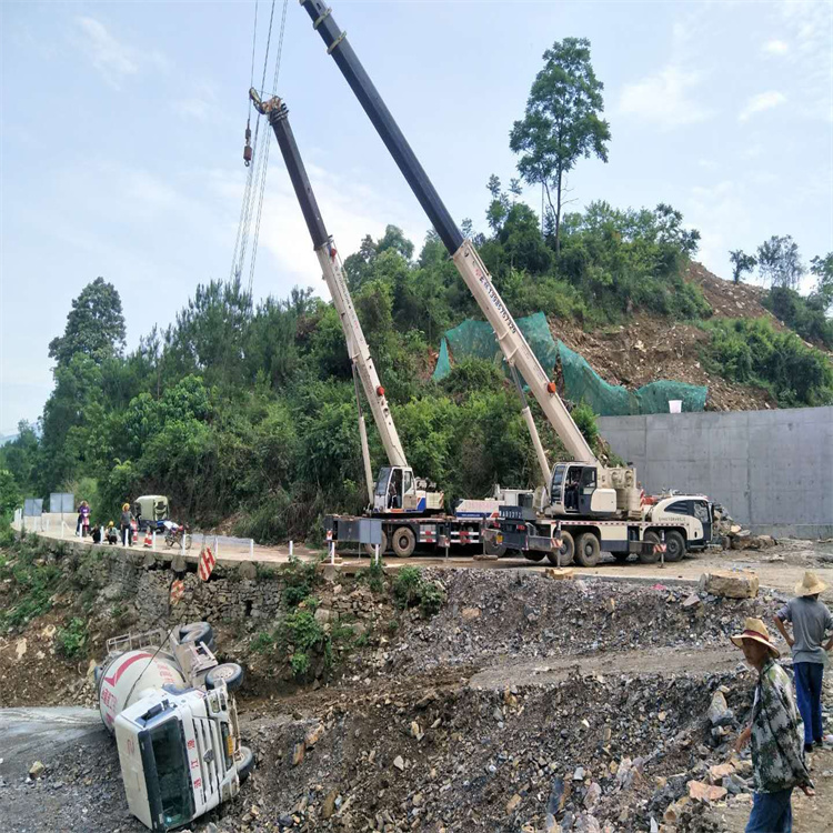 蓬莱汽车掉沟里叫吊车救援要多少钱