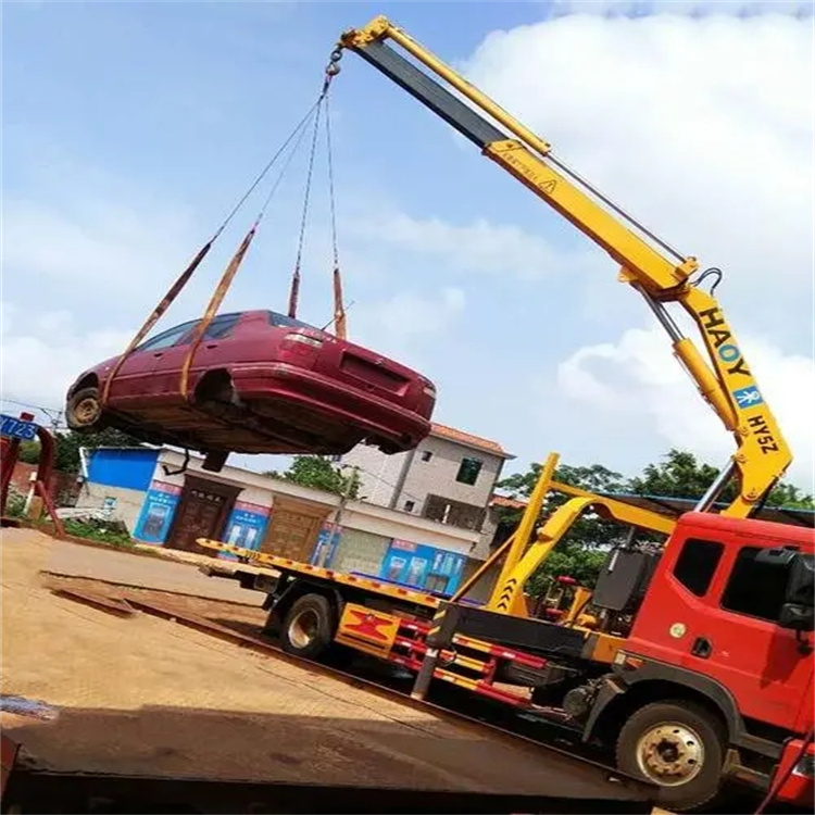 蓬莱吊车吊汽车的正确方法